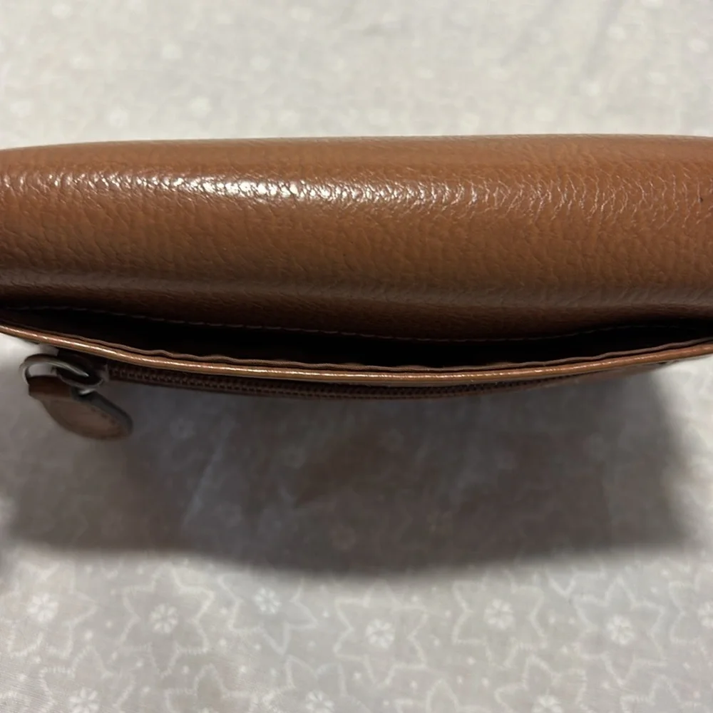 Liz Claiborne Trifold Wallet - Picture 4 of 13